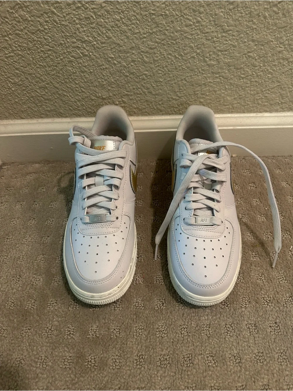 Nike Wonen White Sneakers with Gold Swoosh